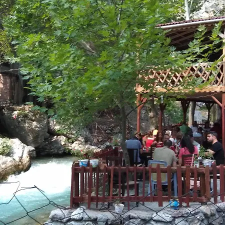 Kapuzbasi Selalesi Bastuerk Dinlenme Tesisleri Buyukcakir