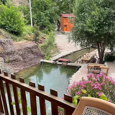 Kapuzbasi Selalesi Bastuerk Dinlenme Tesisleri Resort